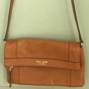 Kate Spade NEW YORK Crossbody Fold Over Purse in SADDLE